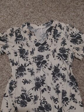 Women's Cream Floral Short Sleeve Top - Grey Floral Print